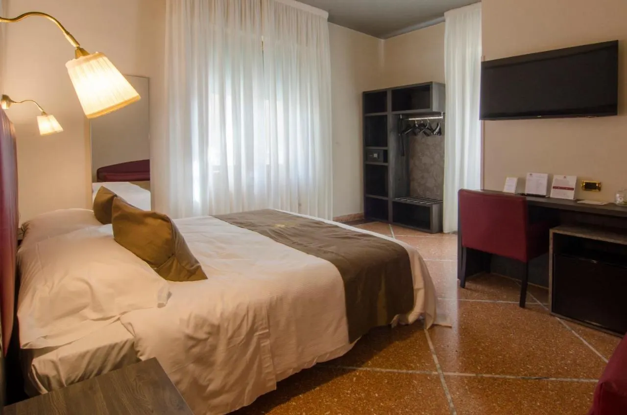 Hotel Maria Пиза 3*,